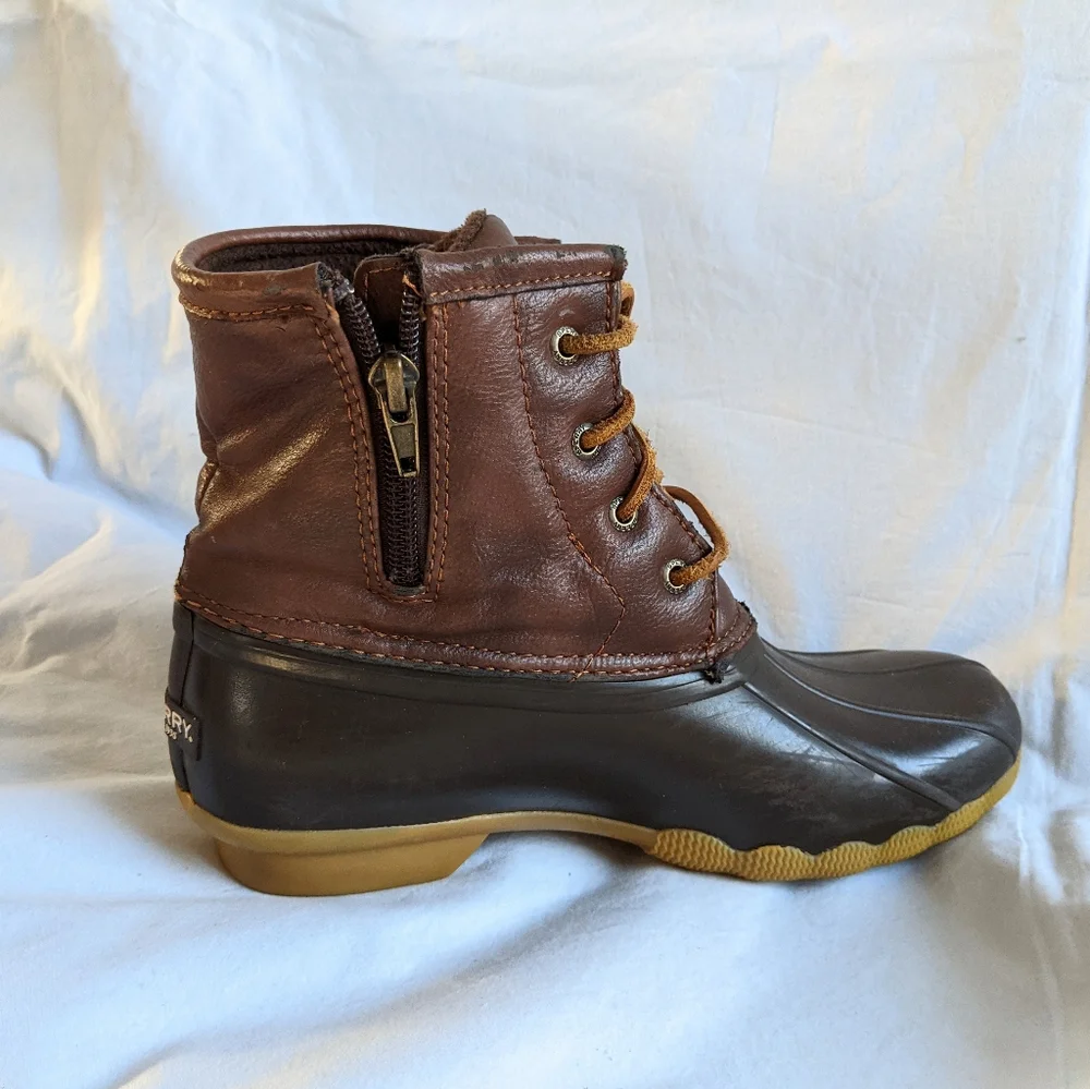 Sperry girl saltwater boots size 4